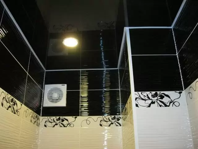 натяжной потолок в ванную